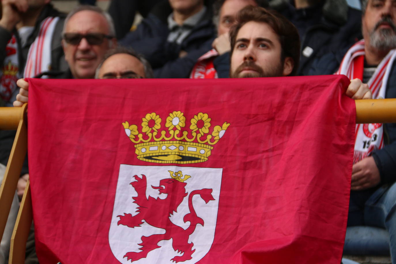 Las imágenes del público asistente al partido entre la Cultural y el Logroñés.