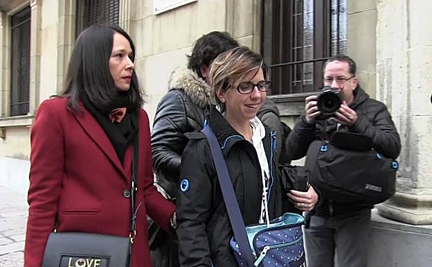 Comienza el juicio a la mujer que impregnó de pegamento su vagina y culpó al exnovio