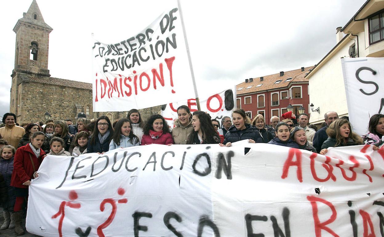 Manifestación en Riaño organizada por las Ampas de la montaña oriental en defensa de la ESO. 