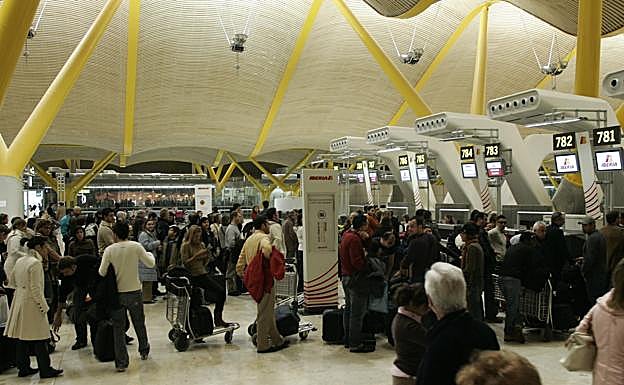 Día caótico en Barajas: de los drones al aterrizaje de emergencia