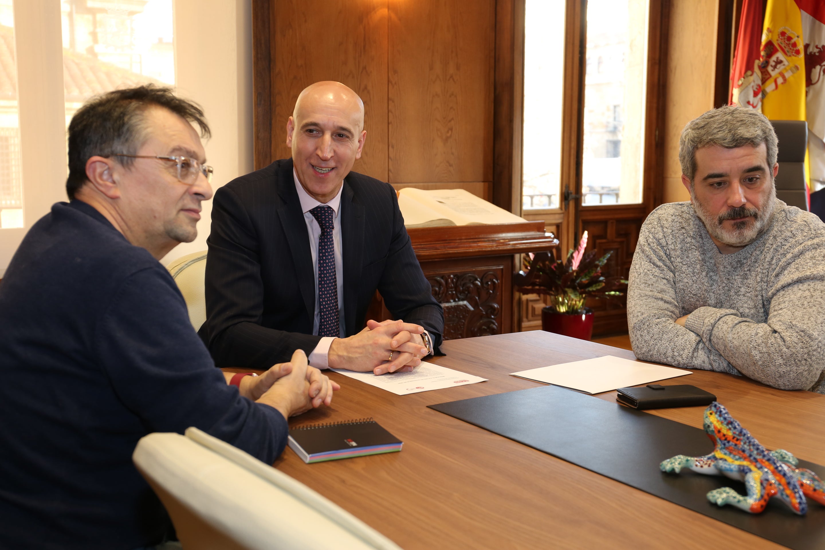 Reprsentantes sindicales durante el encuentro mantenido con el alcalde de León.