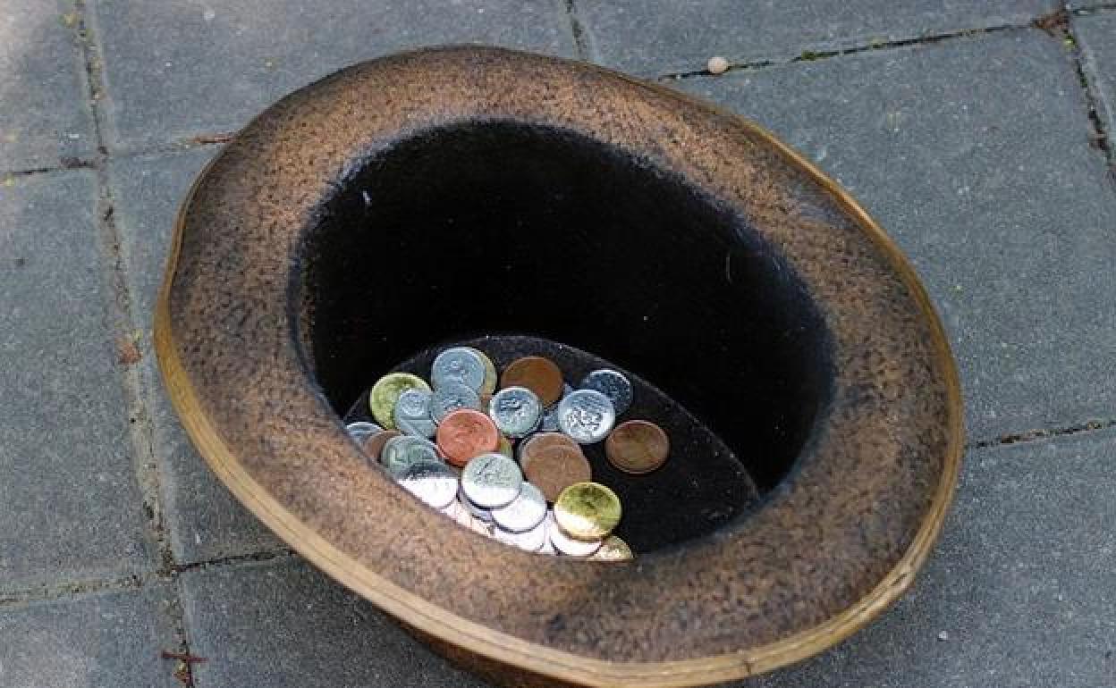 A juicio por agredir a un agente mientras ejercía la mendicidad con un animal en el centro de León