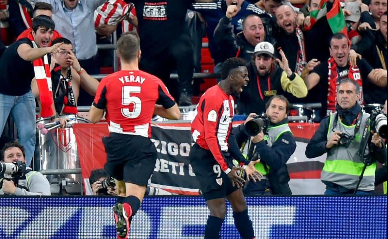 Iñaki Williams celebra el gol que marcó y clasificó al Athletic para las semifinales.