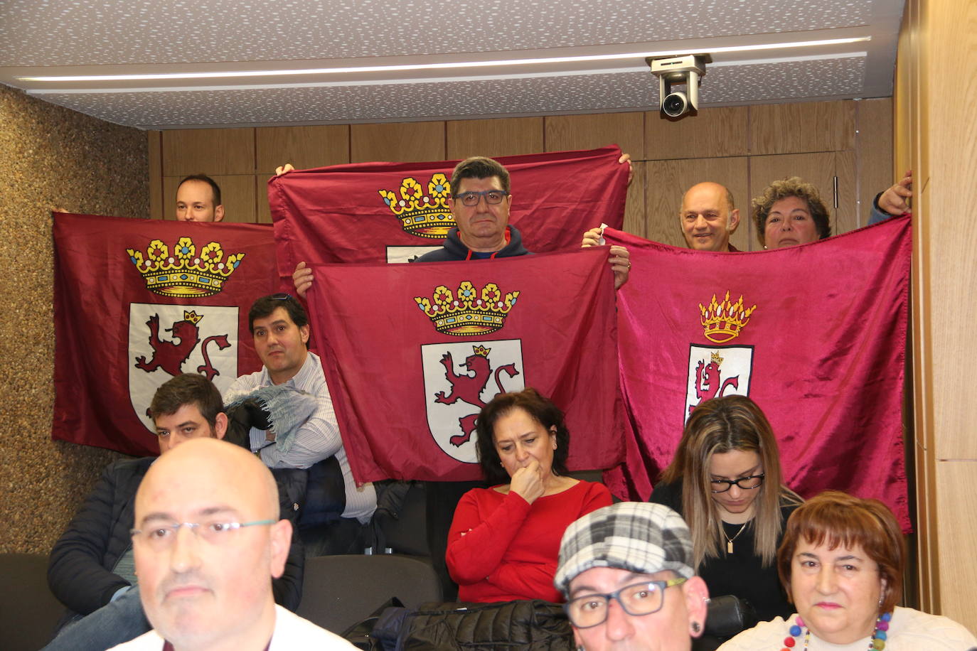 La moción presentada por Podemos y Leonesistas por Villaquilambre sale adelante al respaldar los seis ediles socialistas la propuesta. Partido Popular y Ciudadanos rechazan la propuesta.