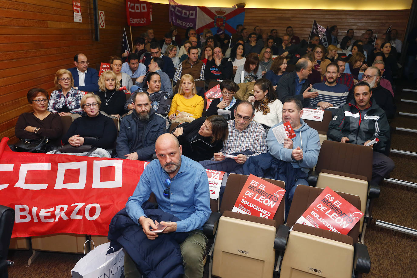 Fotos: Asamblea de delegados de CCOO León para preparar la manifestación del 16F