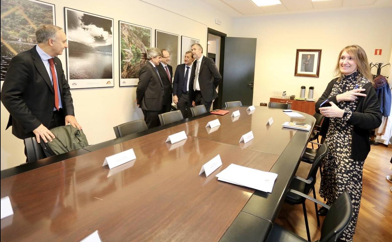 Reunión de la consejera de Educación, Rocío Lucas, con los rectores de las universidades de Castilla y León.