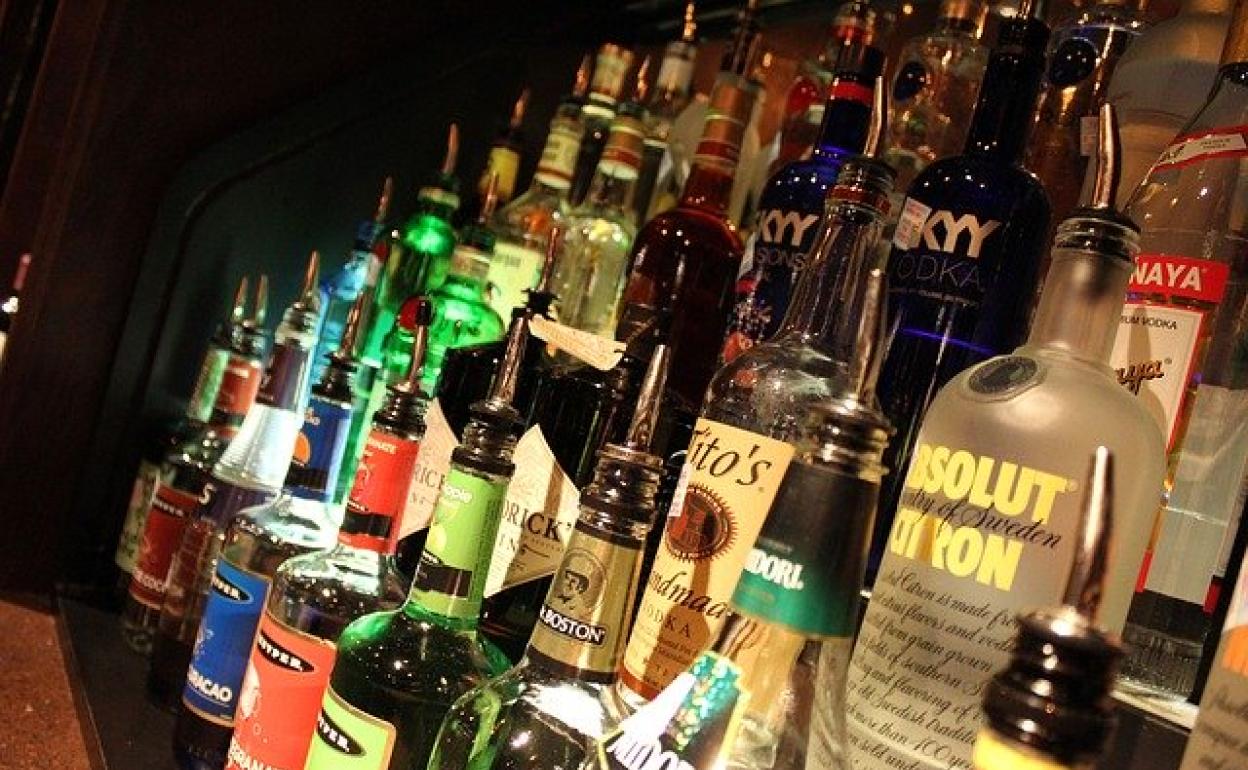 El fiscal pide un año y medio de prisión para una pareja que robó más de 100 botellas de licores