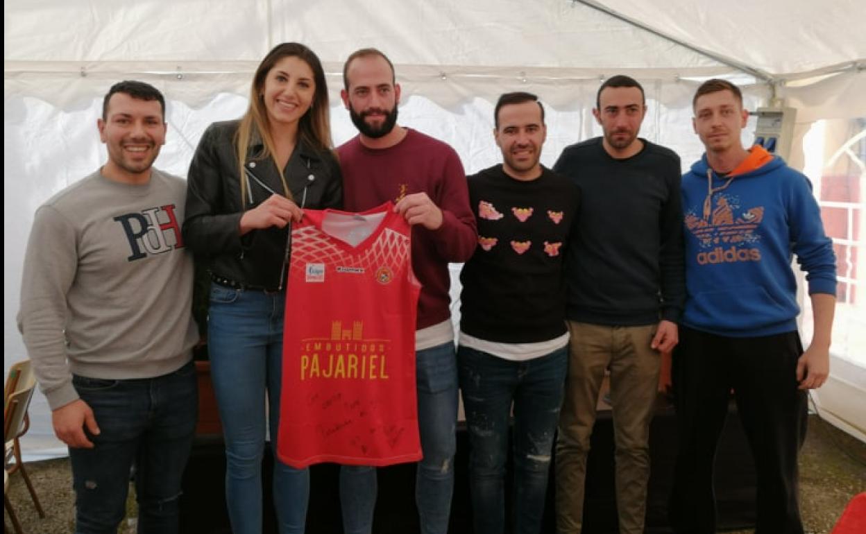 Vicky Llorente luce como mantenedora en el II Certamen del Botillo de Peñadrada del Sil