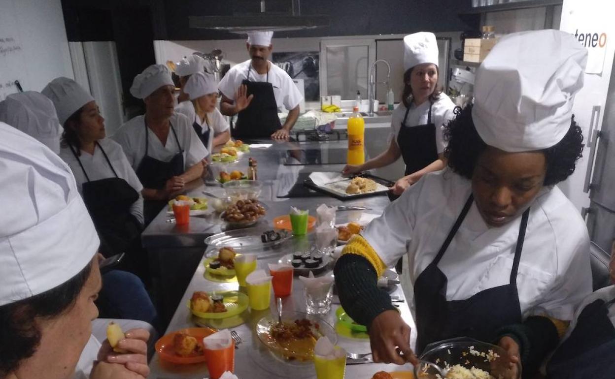 Una de las formaciones de Cruz Roja en León. 