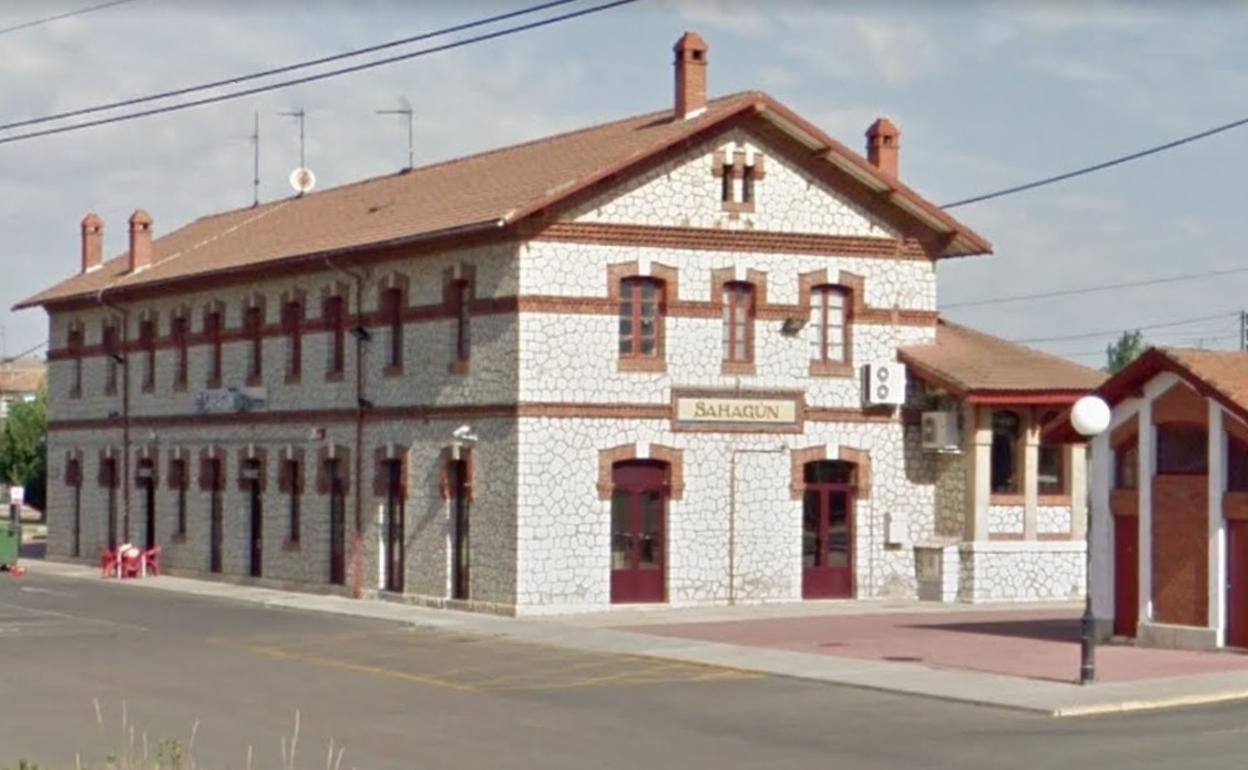 Sahagún se reúne con Renfe para mejorar el servicio de transporte