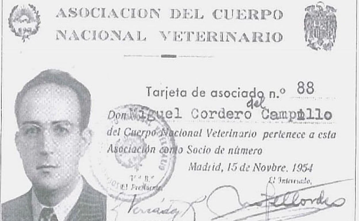 Carné de veterianrio de Miguel Cordero del Campillo.