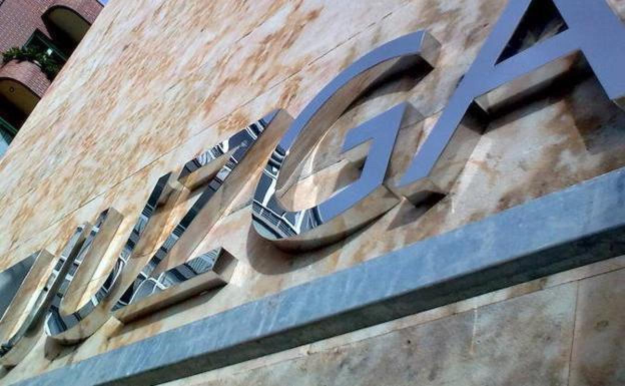 A juicio un varón por destrozar dos coches y agredir al dueño de uno de ellos y a dos agentes de la Guardia Civil