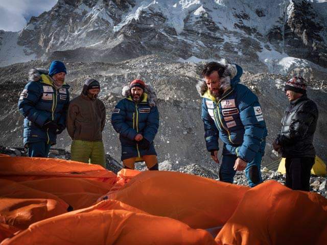 El leonés Sergio Pérez Fernández participa en la expedición de Álex Txikon para asaltar la cima más alta del mundo, el Everest. El montañero participa en la expedición 'Road to Himalayas' que espera hacer cima a partir del día 20.