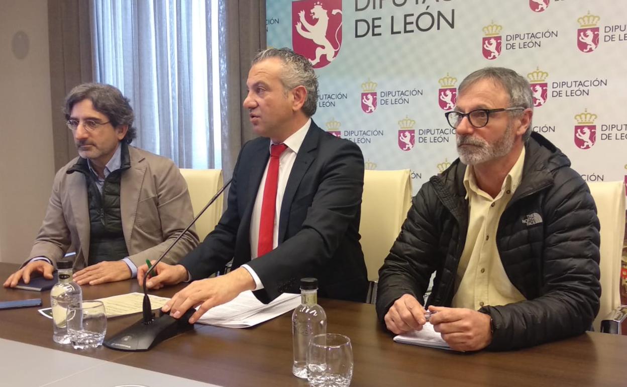 Borja Fernández, Nicanor Sen y Eusebio del Castillo, durante la presentación. 