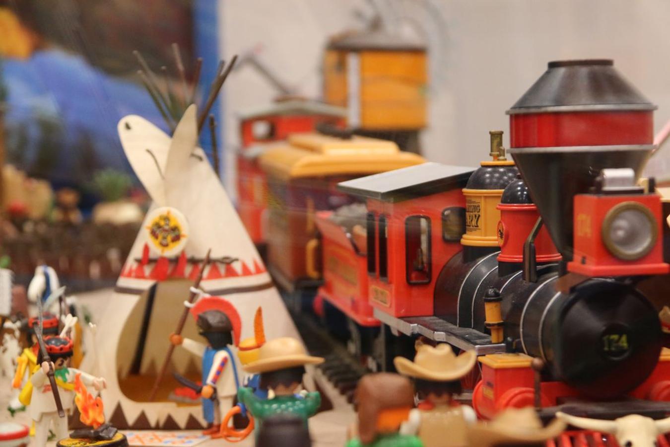 Más de 12.000 piezas de Playmobil dan forma a esta exposición.