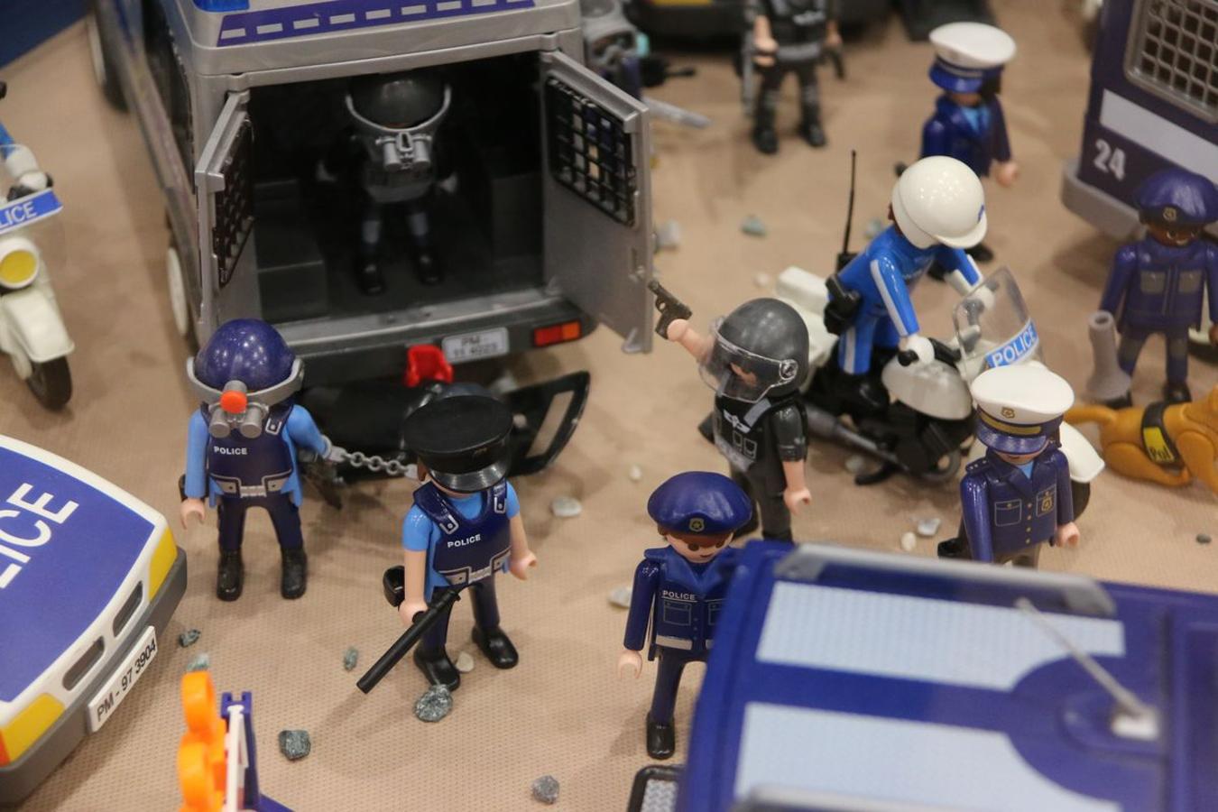 Más de 12.000 piezas de Playmobil dan forma a esta exposición.