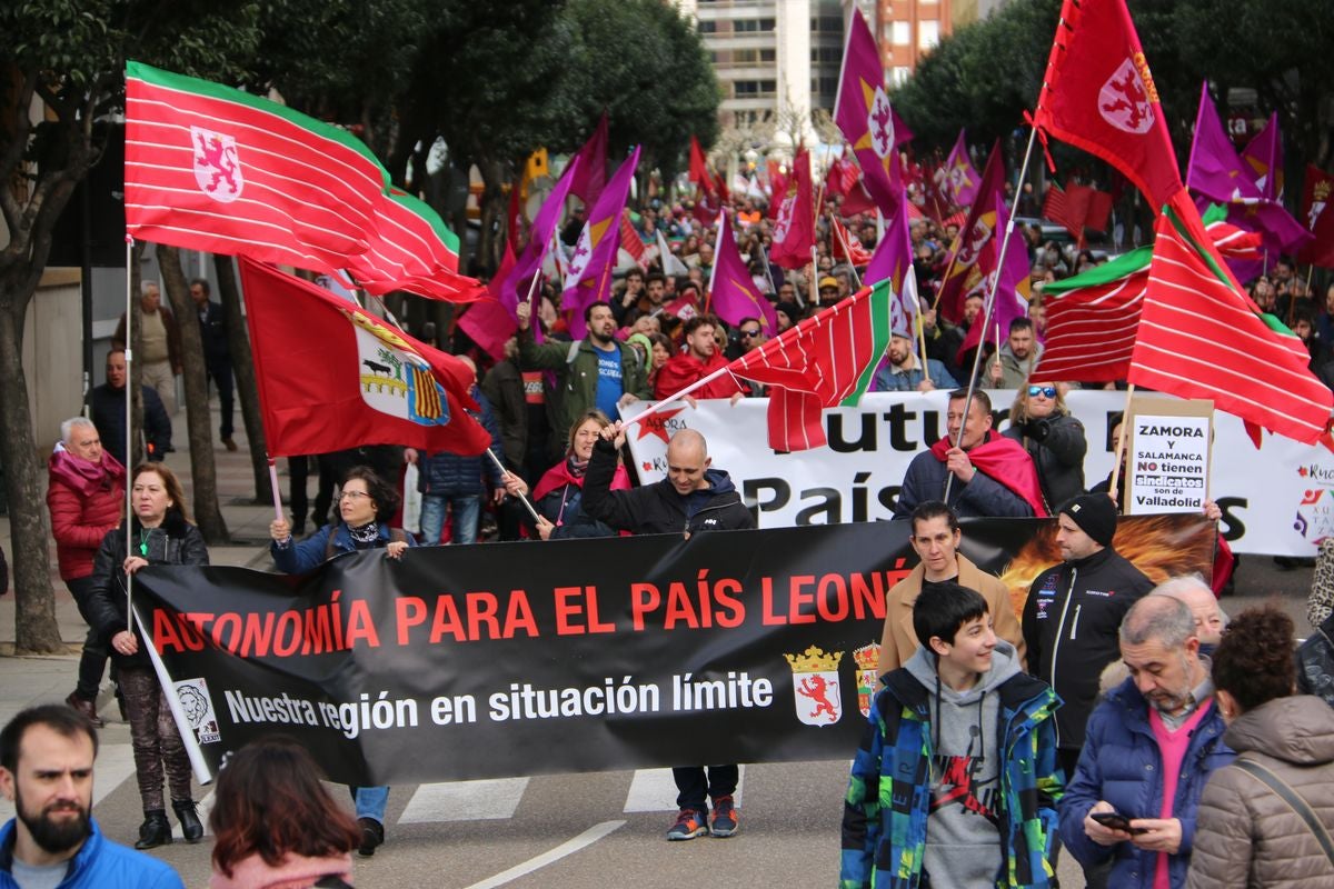 Fotos: La sociedad leonesa se suma a la manifestación del 16F