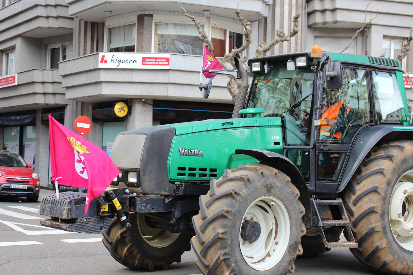 Los tractores toman las calles de León para reivindicar su futuro. 