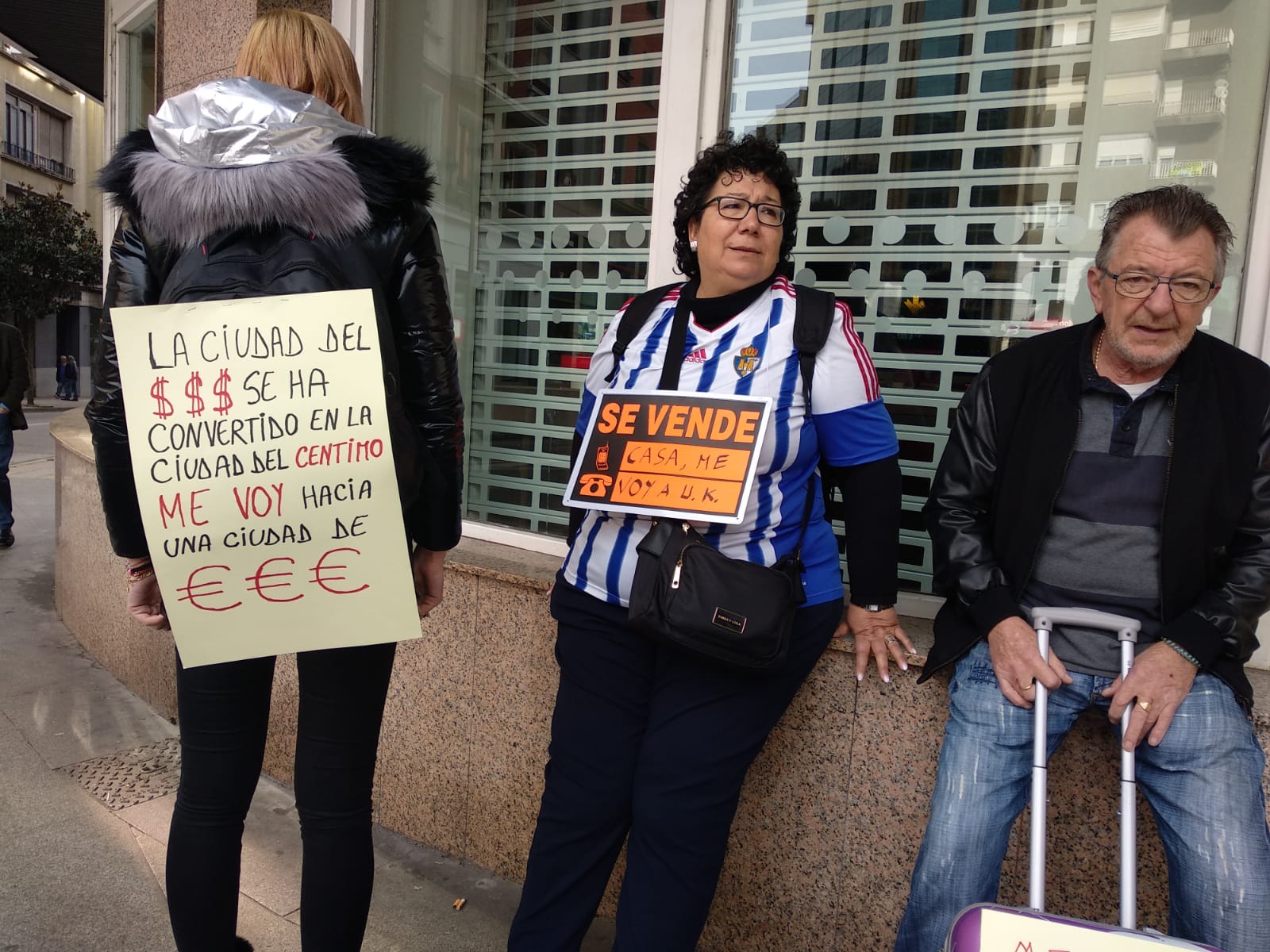 Cientos de personas salen a la calle en defensa del Bierzo y la provincia.