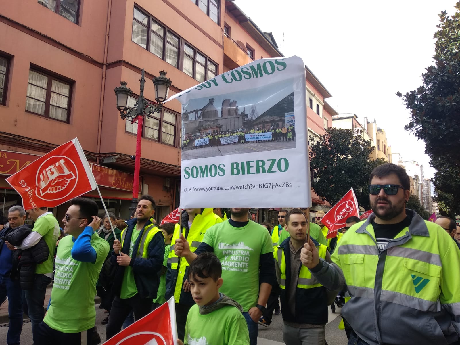 La bandera del Bierzo se ha levantado de nuevo este domingo en defensa del futuro de toda una comarca.