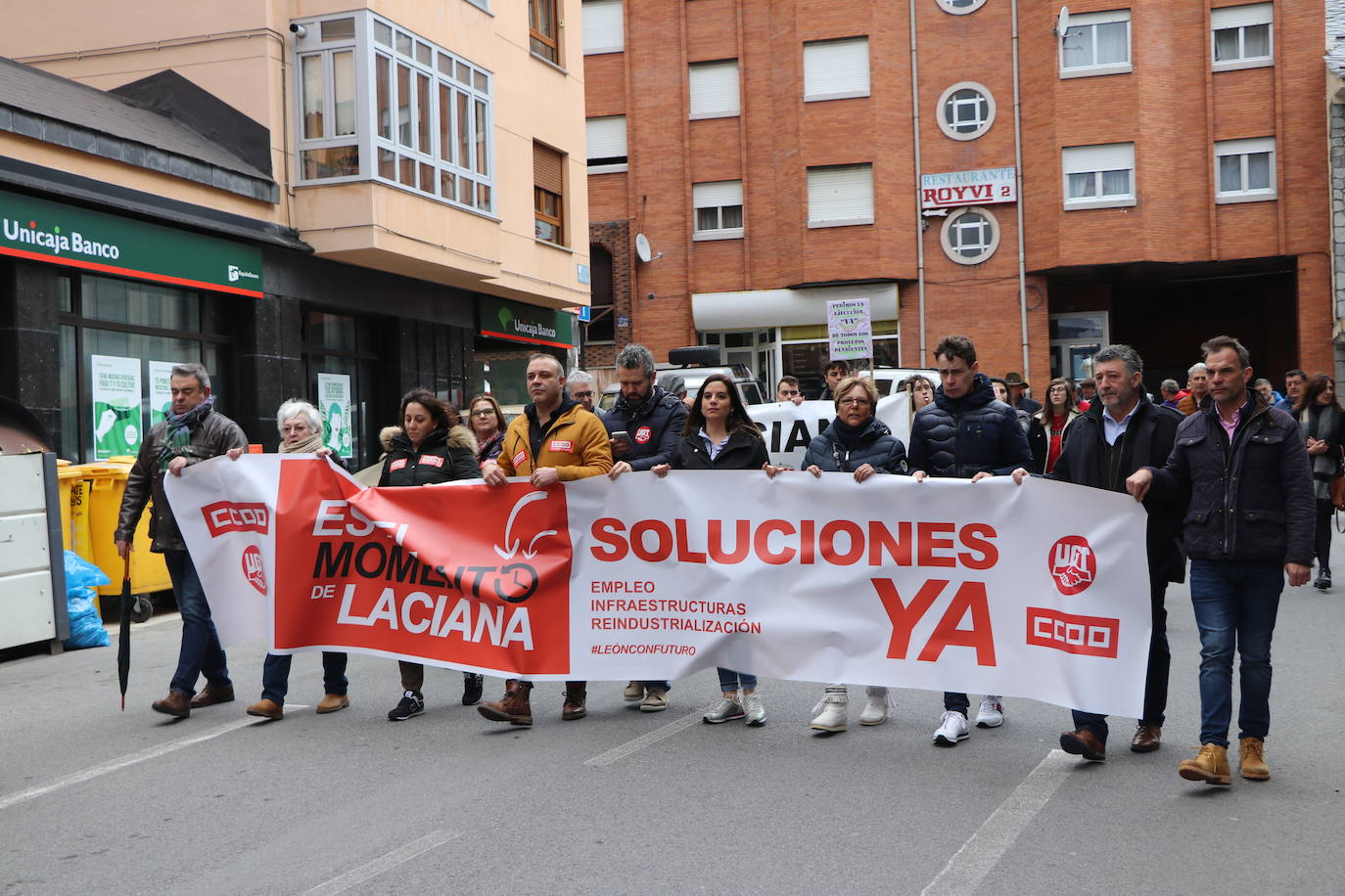 La capital de Laciana, Villablino, concentra el grito de toda una cormarca en defensa de su futuro.