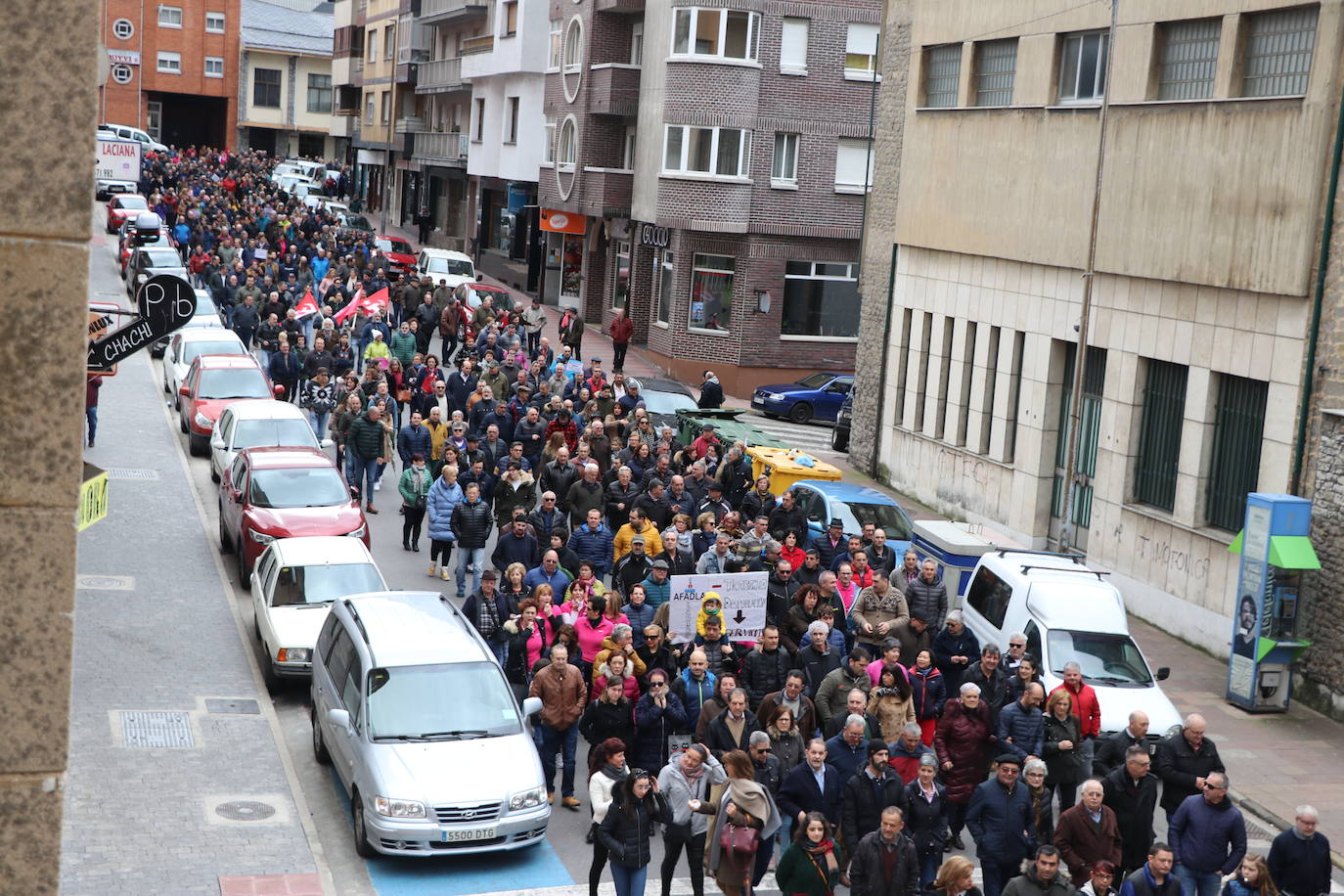 La capital de Laciana, Villablino, concentra el grito de toda una cormarca en defensa de su futuro.