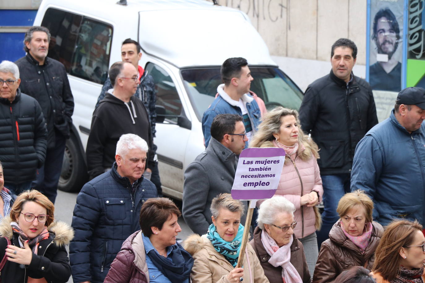 La capital de Laciana, Villablino, concentra el grito de toda una cormarca en defensa de su futuro.