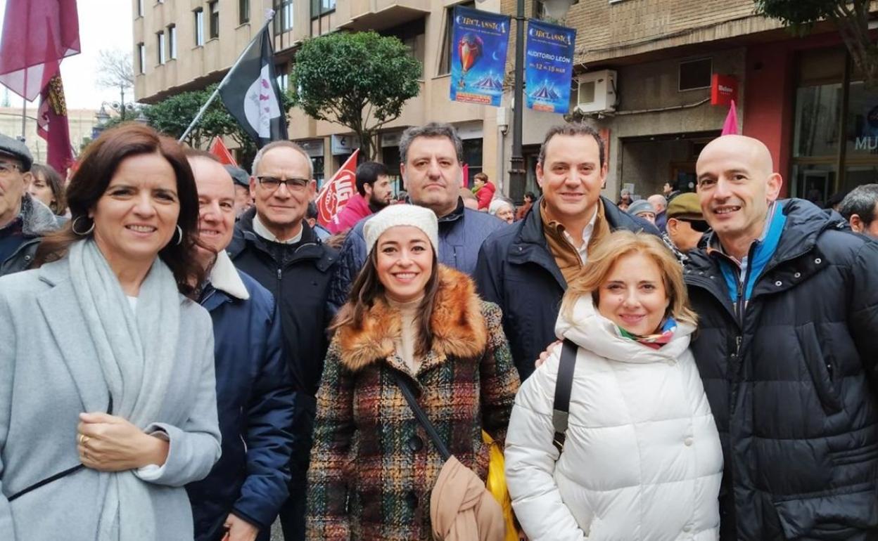 Representantes de Ciudadanos en la manifestación de León.