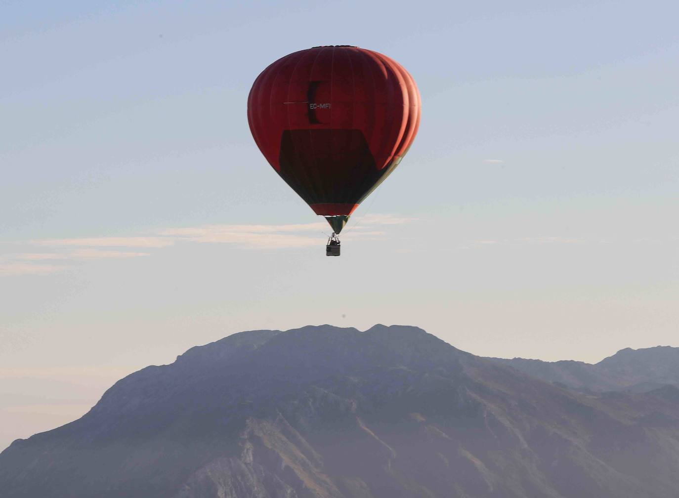 Fotos: Las espectaculares imágenes que deja la Travesía en globo por los Picos