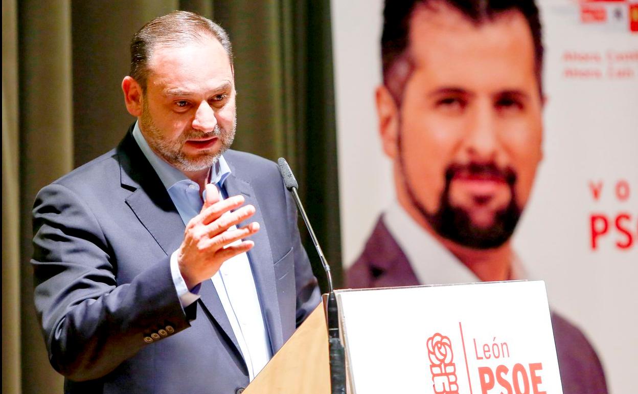 Ábalos, durante un mitin en León.