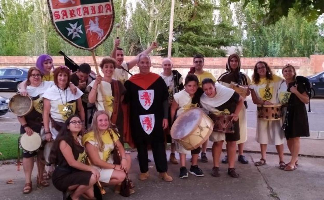 Laguna de Negrillos, un peublo que vive el carnaval en invierno y en verano.