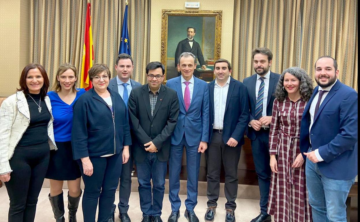 Foto de familia en la reunión de la comisión.