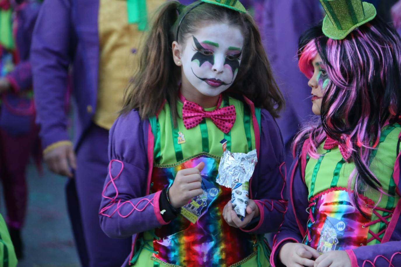 Fotos: Una marea de color y diversión en La Bañeza