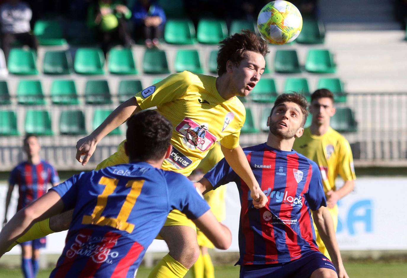 Fotos: Las imágenes del Gimnástica Segoviana-La Bañeza