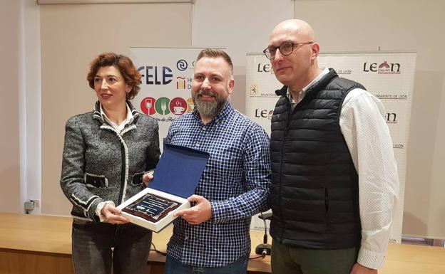 Entrega del tercer premio.