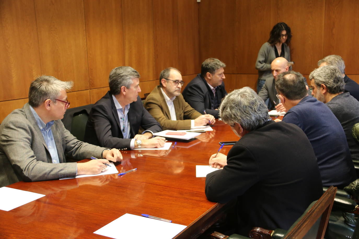 Fotos: Reunión previa a la Mesa por León