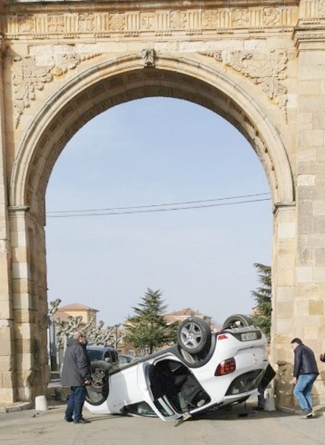 Imagen del lugar del accidente en la localidad de Sahagún.