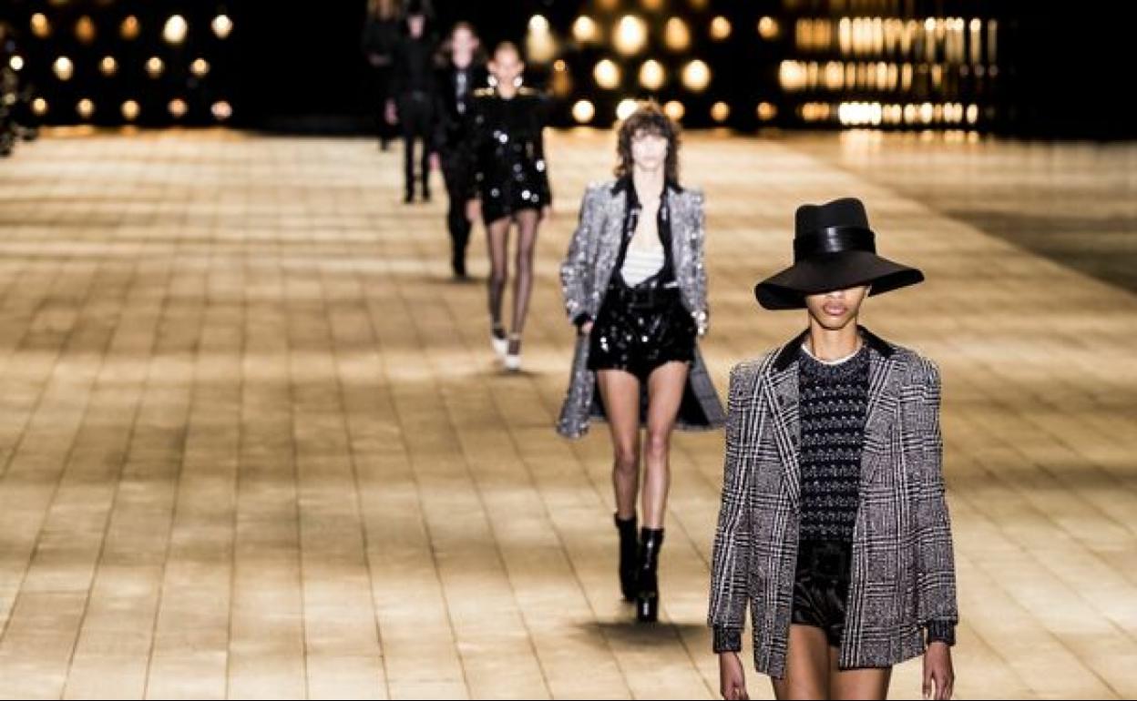 Saint Laurent viaja a los ochenta y Dior se viste contra el patriarcado