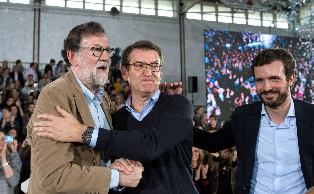 Feijóo ha contado con el apoyo de Rajoy y Casado en el acto de precampaña en Ourense. 