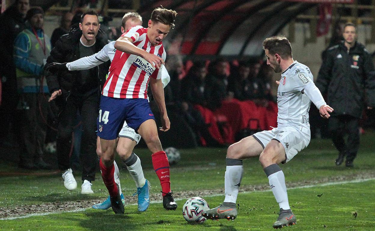 Un lance del partido ante el Atlético de Madrid.