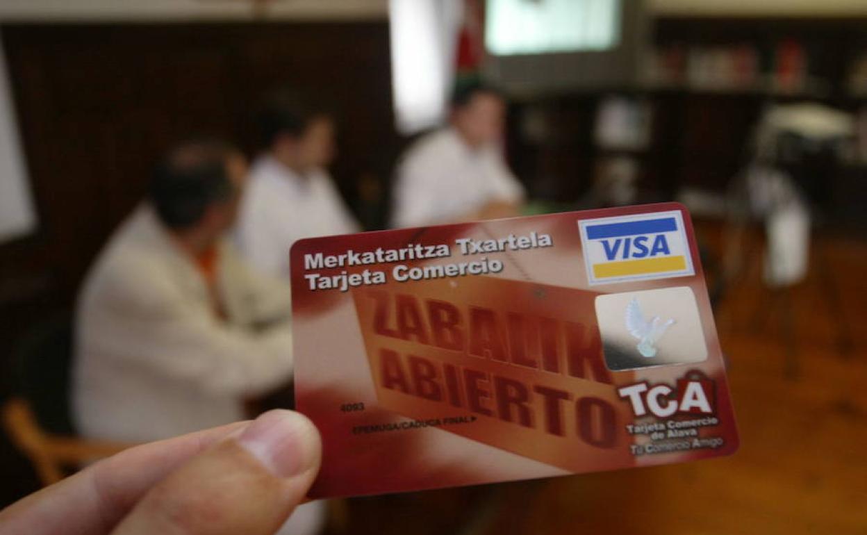 Tarjeta de crédito en un comercio 