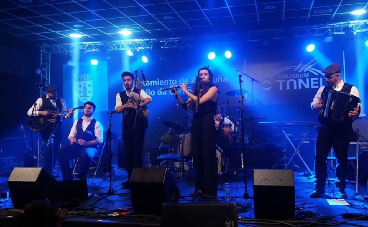 El grupo revelación en Galicia, la banda de folk Dequenvessendo ofrece su primer concierto en León