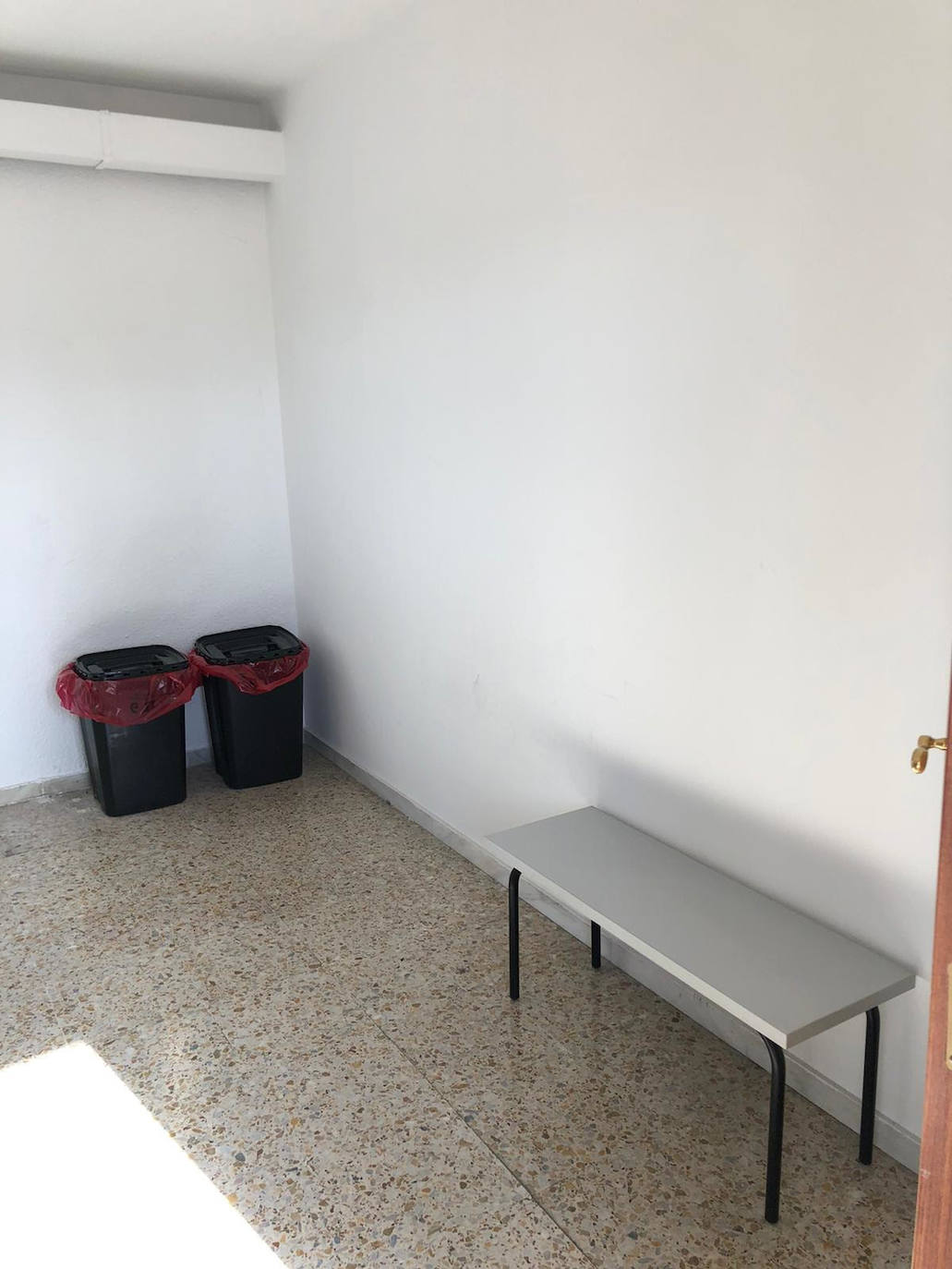 Fotos: Así es el apartamento habilitado por Ambuibérica para aislar a los técnicos de ambulancia