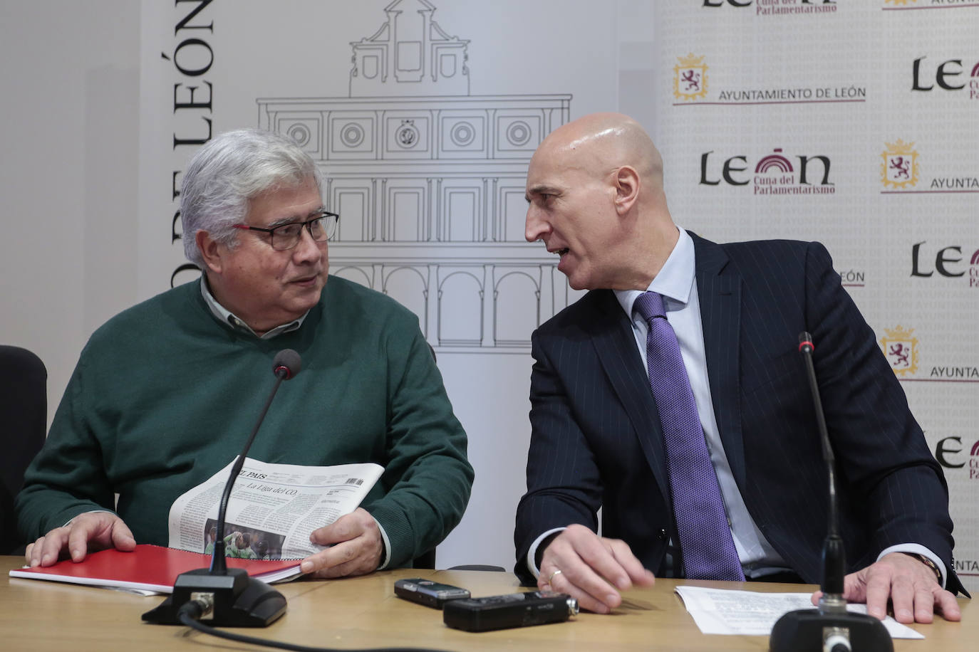 Fotos: Presentación de un informe de la Universidad de León