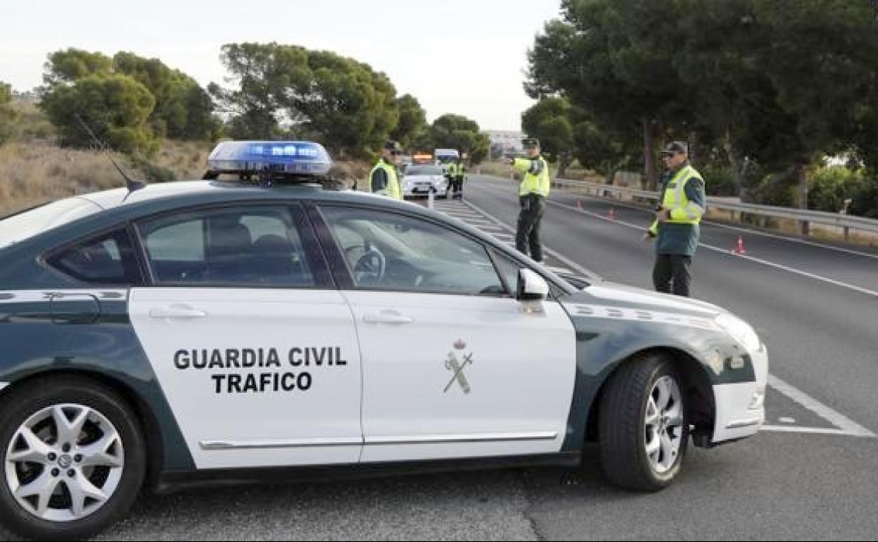 Imagen de una patrula de la Guardia Civil de Tráfico.