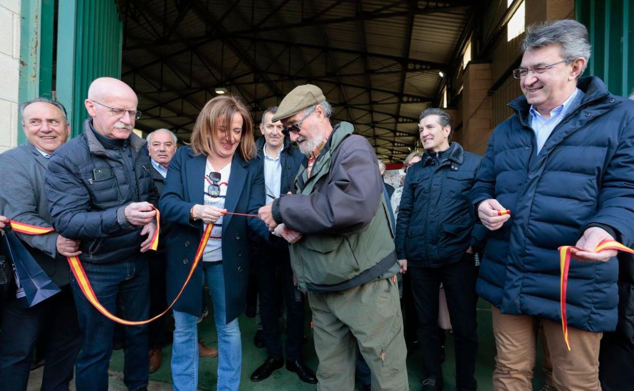 Inauguración de la XXIV Muestra de gallo de pluma y mosca artificial de La Vecilla