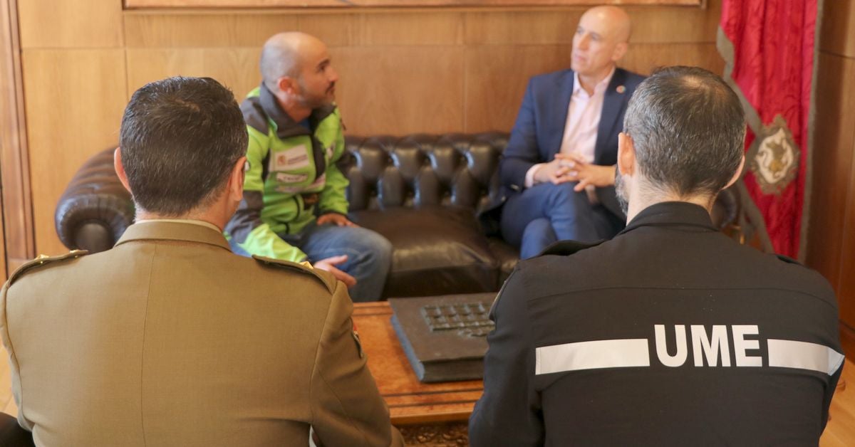 Fotos: El alcalde recibe al alpinista leonés Sergio Pérez