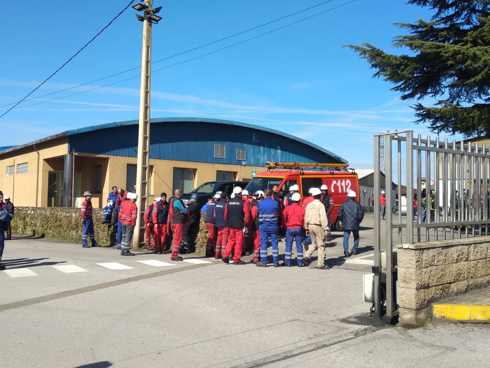 La mezcla de químicos en Roldán causa una gran 'nube amarilla' en El Bierzo y obliga a actuar a Emergencias.