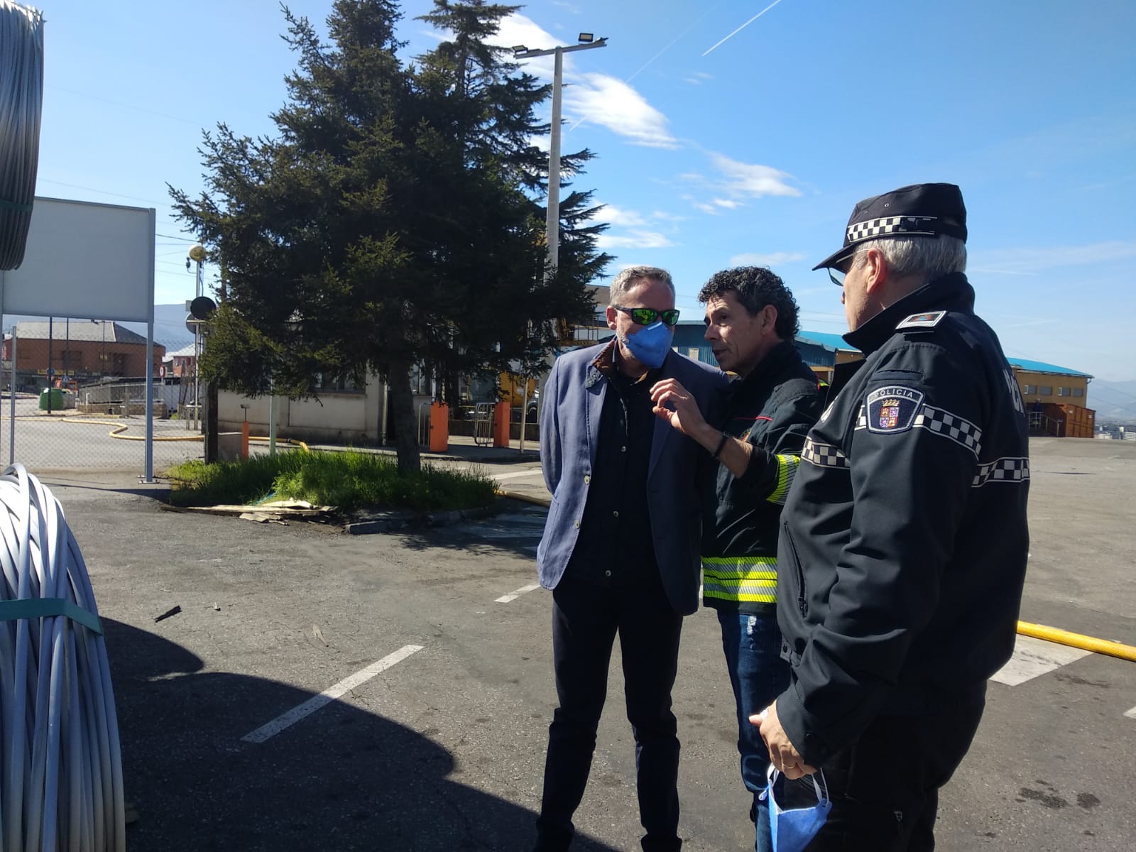 La mezcla de químicos en Roldán causa una gran 'nube amarilla' en El Bierzo y obliga a actuar a Emergencias.