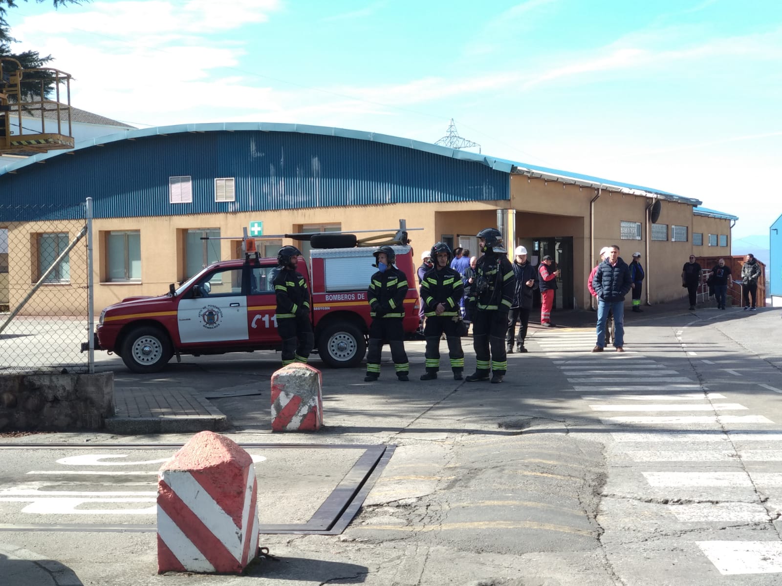 La mezcla de químicos en Roldán causa una gran 'nube amarilla' en El Bierzo y obliga a actuar a Emergencias.